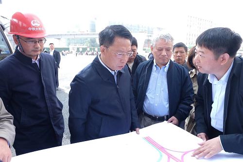 南昌市委副書記、市長劉建洋視察洪都大道快速化改造工程