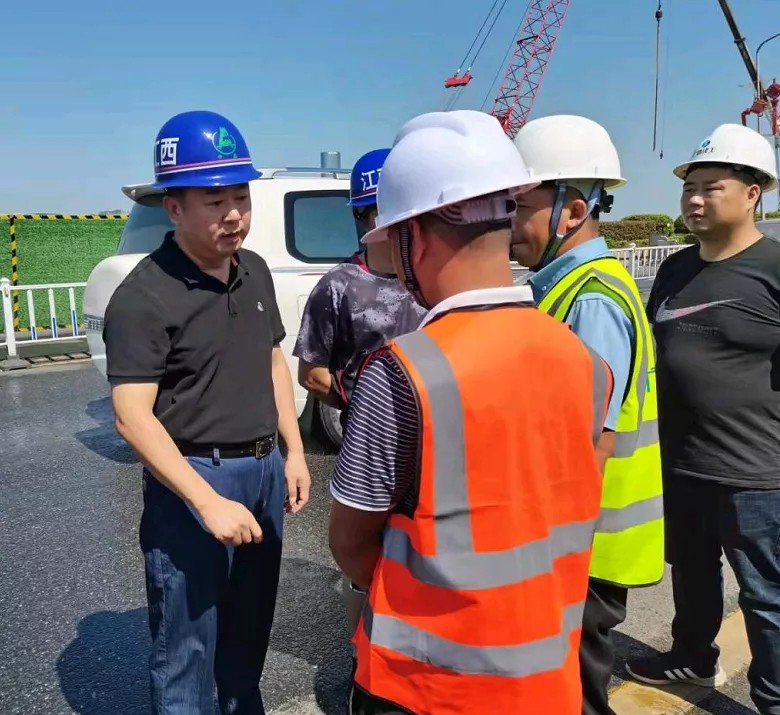 羅輝到沿江中北大道快速路改造工程、真君路隧道工程項目檢查工作